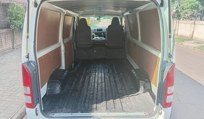 
								2010 Toyota Quantum Panel Van 2.7 full									